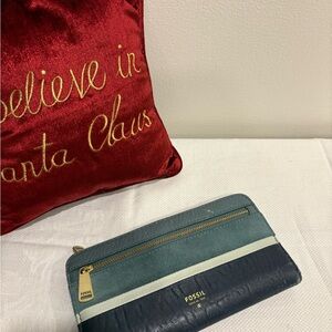 Fossil Women's Teal and Navy Wallet